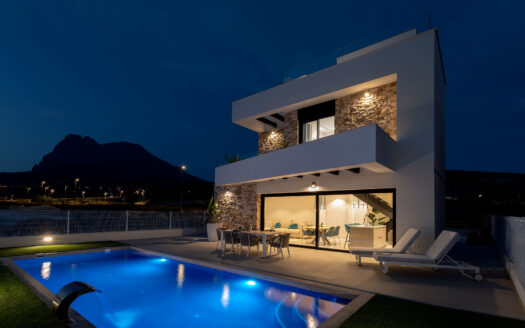 LUXURY 3-BED VILLA WITH POOL & PANORAMIC SEA VIEWS