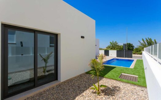 SINGLE-STOREY 3-BED VILLA WITH POOL IN DELIGHTFUL DAYA NUEVA