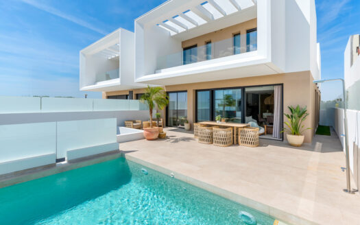 STYLISH 3-BED VILLA WITH POOL IN DELIGHTFUL DOLORES