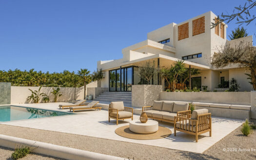WONDEROUS KEY-READY 4-BED VILLA & POOL ON HUGE HILLSIDE PLOT
