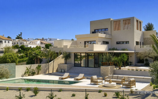 WONDEROUS KEY-READY 4-BED VILLA & POOL ON HUGE HILLSIDE PLOT