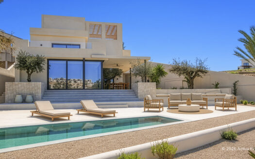 WONDEROUS KEY-READY 4-BED VILLA & POOL ON HUGE HILLSIDE PLOT