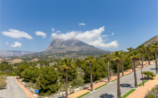 AWESOME 3-BED POOL VILLA WITH SEA VIEW ON FINESTRAT HILLSIDE