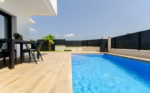 LUXURY 3 BED VILLA WITH POOL AT VISTABELLA GOLF