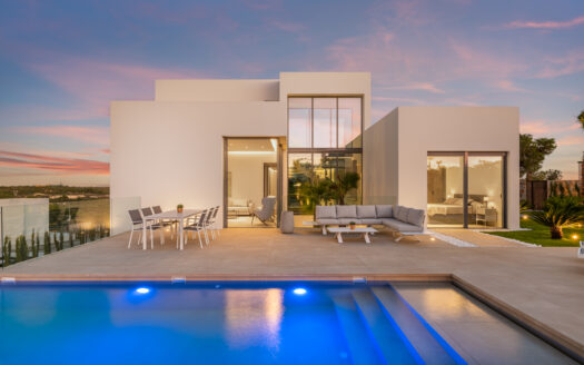 OUT-OF-THIS-WORLD 3-BED VILLA & POOL ON LAS COLINAS GOLF