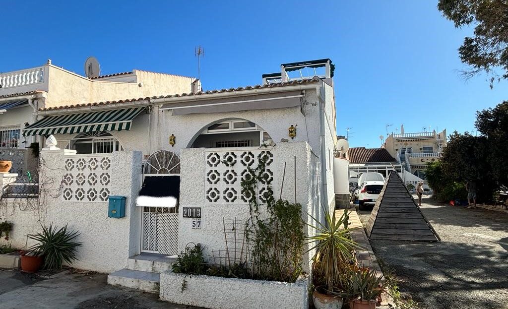 Beautiful Bungalow by the Pink Lagoon in San Luis, Torrevieja Geres