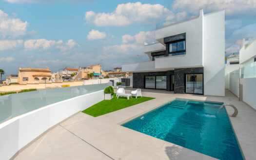 KEY-READY & FURNISHED 3-BED EX-SHOWHOUSE WITH POOL IN GREAT LOCATION