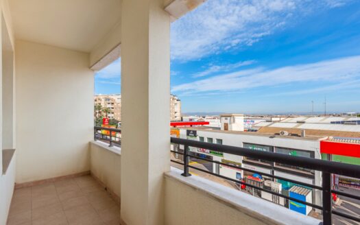 HUGE FIVE-BED TORREVIEJA CITY CENTRE APARTMENT WITH VIEWS