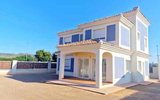 AMAZING-VALUE KEY-READY 4-BED DETACHED VILLA ON HUGE PLOT