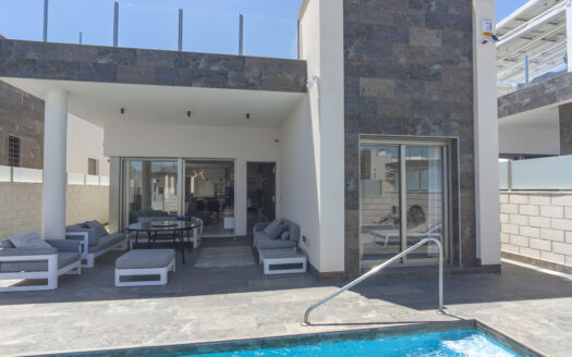 STUNNING LUXURY 5-BED VILLA IN VILLAMARTIN