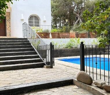 LUXURY VILLA IN CAMPOAMOR