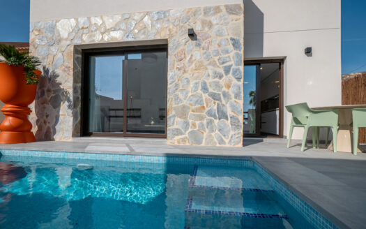 KEY-READY MODERN 3-BED VILLA WITH SUN TERRACE IN VILLAMARTIN