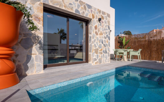 KEY-READY MODERN 3-BED VILLA WITH SUN TERRACE IN VILLAMARTIN