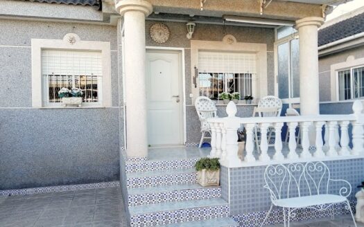 STYLISH BUNGALOW RETREAT NEAR THE COST – TORREVIEJA’S EL CHAPARRAL