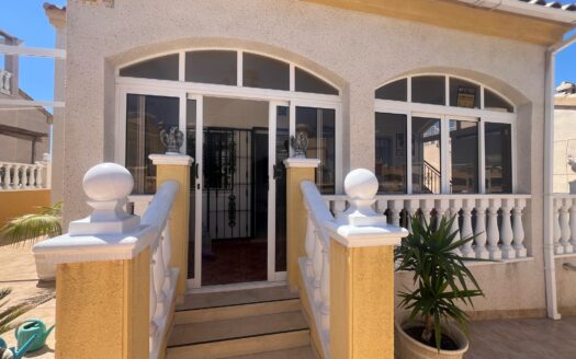 Bright 2-Bedroom Rental Home in Calle Panticosa, Orihuela – Fully Equipped & Ready to Move In!
