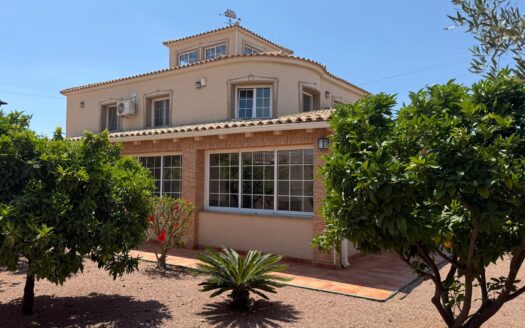 Exclusive 5-Bedroom Villa with Private Pool, Home Cinema & Gourmet Bar