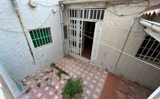 HOUSE IN TORREVIEJA CENTRO