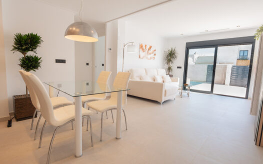 SUPERB 3-BED SINGLE-STOREY VILLA ON LA MARINA URB