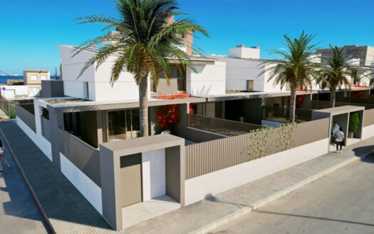 DETACHED VILLA IN LOS NIETOS
