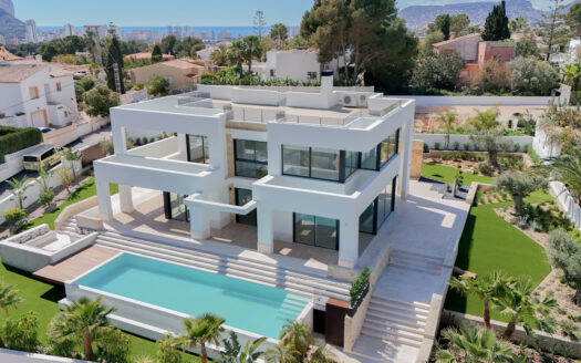 SUPERLATIVE 4-BED LUXURY HILLSIDE VILLA WITH SEA VIEW