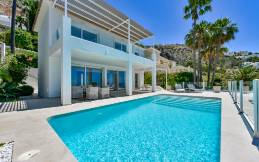 KEY-READY LUXURY OCEAN-VIEW VILLA WITH POOL IN ALTEA HILLS