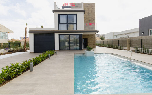 KEY-READY & FURNISHED LUXURY 6-BED VILLA AT CAMPOAMOR