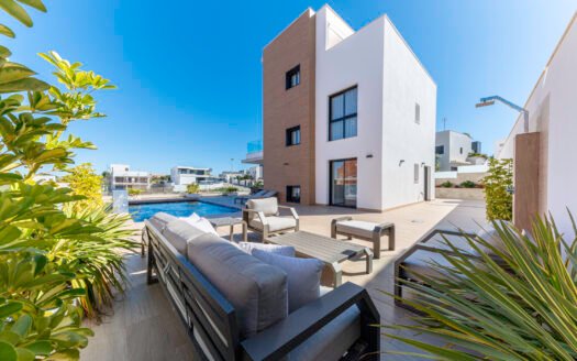 KEY-READY & FURNISHED LUXURY 6-BED VILLA AT CAMPOAMOR