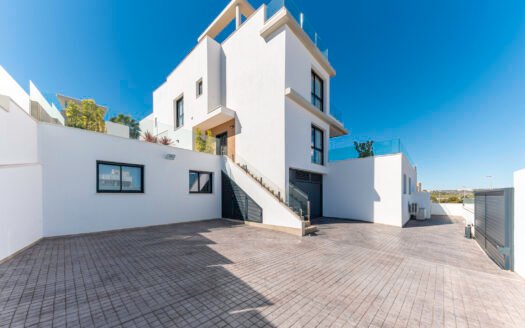KEY-READY & FURNISHED LUXURY 6-BED VILLA AT CAMPOAMOR