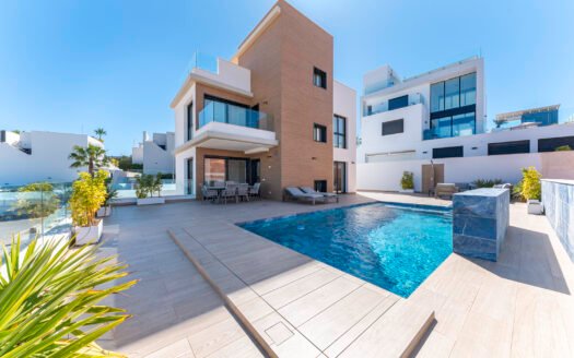 KEY-READY & FURNISHED LUXURY 6-BED VILLA AT CAMPOAMOR