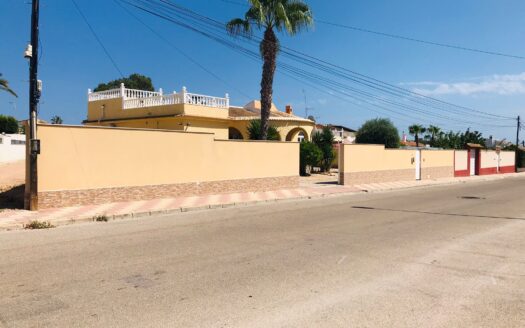 LIVE THE MEDITERRANEAN DREAM – MODERN RENOVATED VILLA WITH PRIVATE POOL & HOT TUB