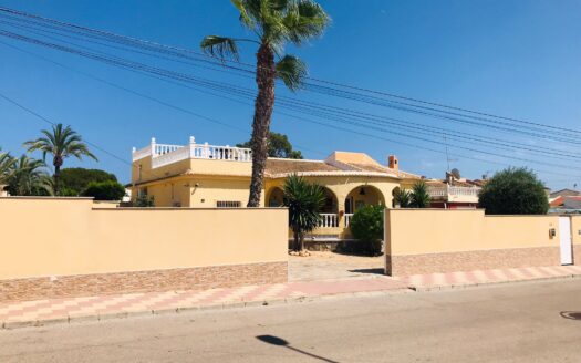 LIVE THE MEDITERRANEAN DREAM – MODERN RENOVATED VILLA WITH PRIVATE POOL & HOT TUB