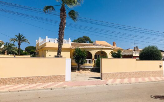 LIVE THE MEDITERRANEAN DREAM – MODERN RENOVATED VILLA WITH PRIVATE POOL & HOT TUB