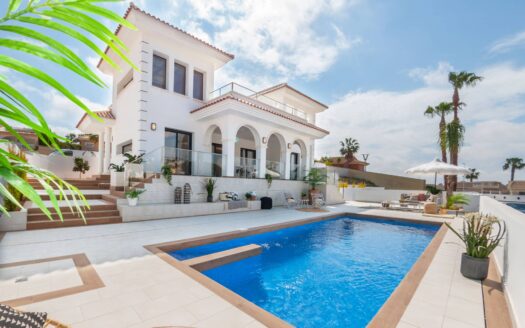 BEAUTIFUL 3-BED MODERN VILLA BUILT IN TRADITONAL STYLE