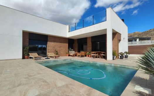 SELF-BUILD OFF-GRID VILLA IN RURAL WINE-GROWING COUNTRYSIDE