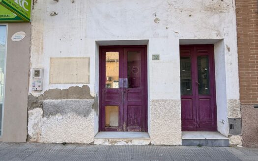 Prime Ground Floor Renovation Opportunity on Los Montesinos’ Main Street – Expandable up to Three Floors