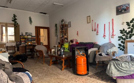 Prime Ground Floor Renovation Opportunity on Los Montesinos’ Main Street – Expandable up to Three Floors