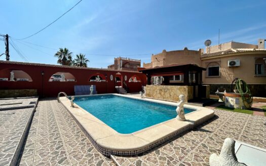 CHALET IN EL CHAPARRAL