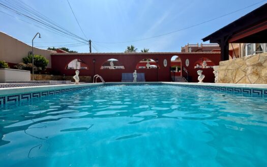 CHALET IN EL CHAPARRAL