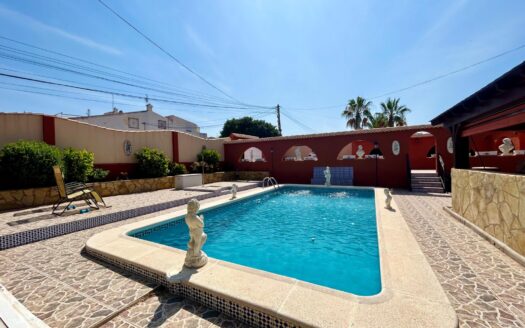 CHALET IN EL CHAPARRAL