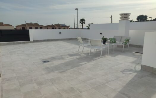 CONTEMPORARY 3-BED VILLA WITH POOL & SOLARIUM IN BALSICAS