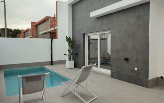 CONTEMPORARY 3-BED VILLA WITH POOL & SOLARIUM IN BALSICAS