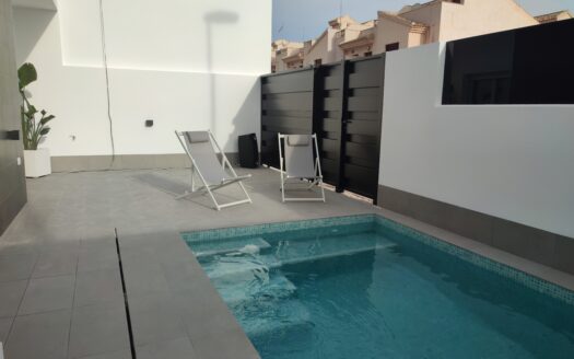 CONTEMPORARY 3-BED VILLA WITH POOL & SOLARIUM IN BALSICAS