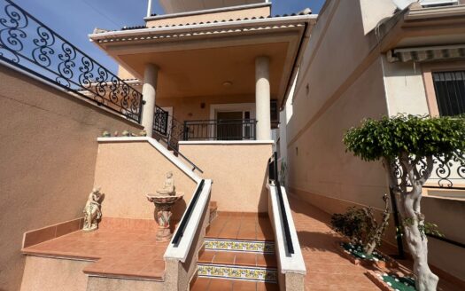 Spacious Mediterranean Villa with 490 m² Private Plot in Formentera del Segura