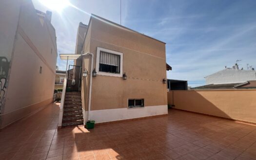 Spacious Mediterranean Villa with 490 m² Private Plot in Formentera del Segura