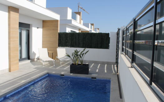 KEY-READY 3-BED VILLA WITH POOL & SOLARIUM ON POPULAR EL ALBA RESORT