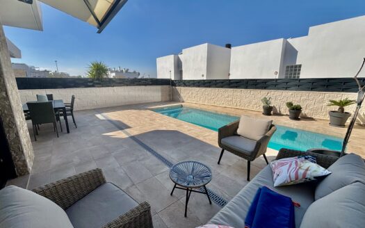 STUNNING FURNISHED EX-SHOWHOUSE WITH POOL & MOUNTAIN VIEWS IN BENIJÓFAR 