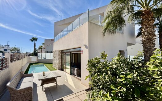 AMAZING FURNISHED EX-SHOW-HOUSE IN PRIME BENIJÓFAR LOCATION