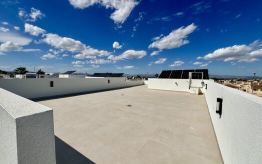 STUNNING BESPOKE VILLA ON LARGE PLOT IN PRIME LOCATION
