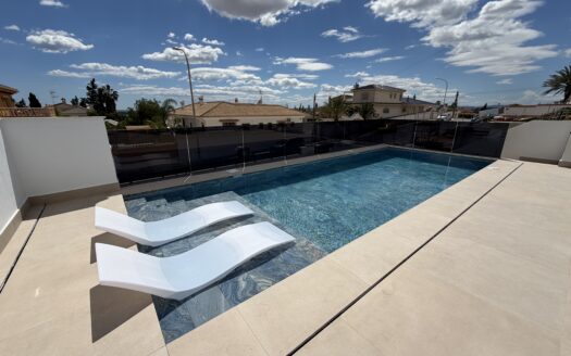 CONTEMPORARY LUXURY 3-BED VILLA WITH POOL & BASEMENT IN QUESADA