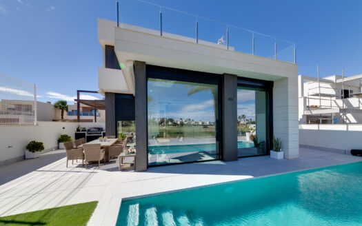 KEY-READY LUXURY VILLA WITH POOL OVERLOOKING LO ROMERO GOLF